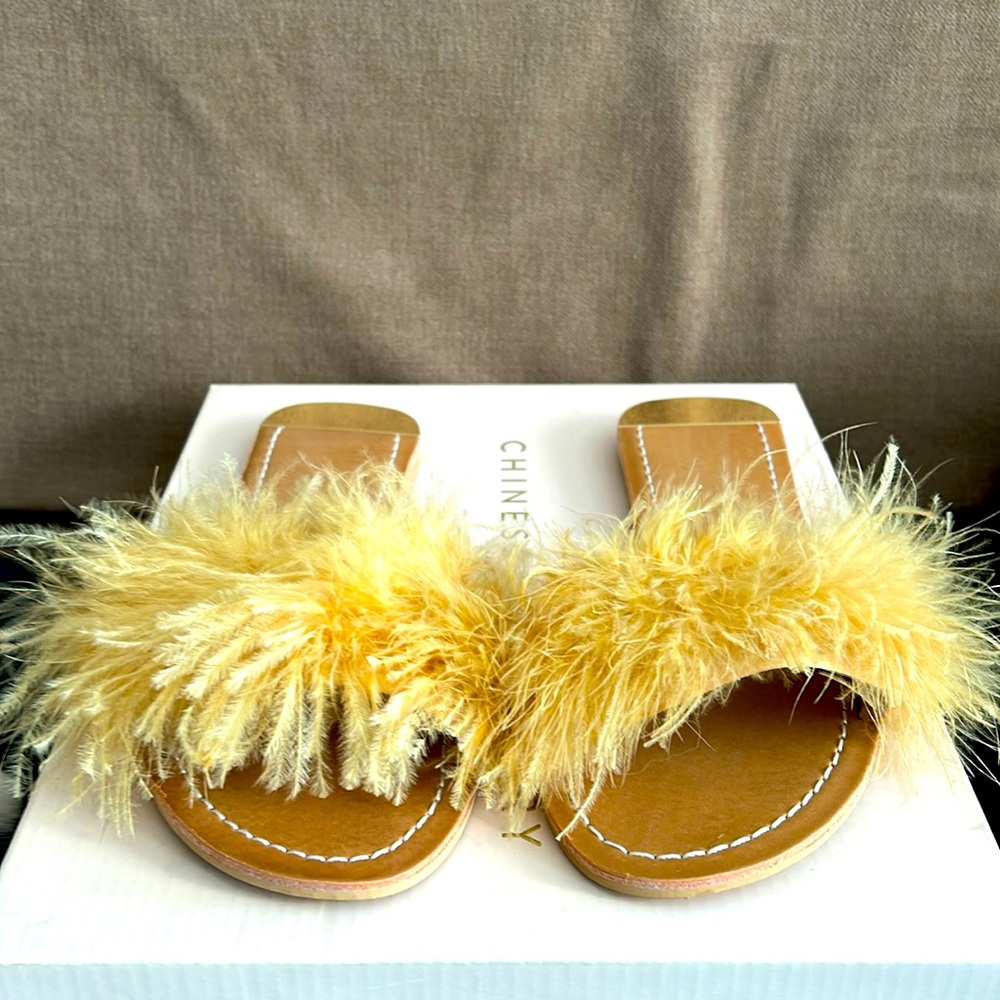 Chinese Laundry Zoey Yellow Marabou Feather Slides, size 6